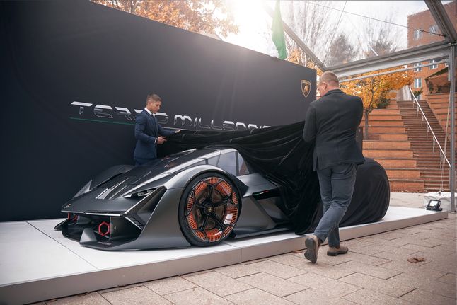 Prototypowy Lamborghini Terzo Millennio miał swoją premierę w Institute of Technology w Massachusetts (fot. Lamborghini)