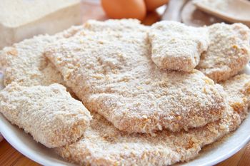 Używam zamiast mąki. Panierka trzyma się jak rzep