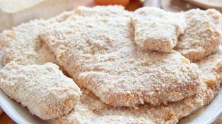 Używam zamiast mąki. Panierka trzyma się jak rzep