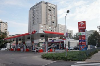 Zarobki kasjerów na Orlenie. Tyle dostają "na rękę"