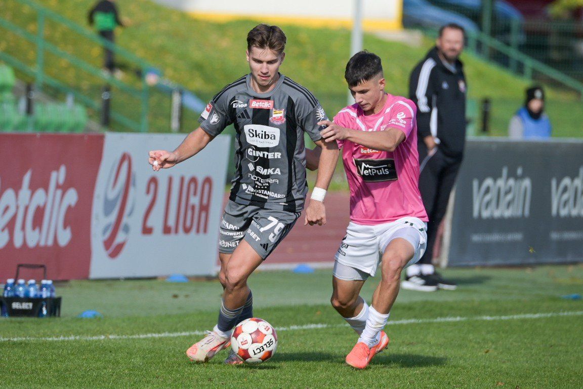 Olimpia Grudziądz pokonała 2:1 Chojniczankę Chojnice i nadal jest liderem Betclic 2. Ligi. 