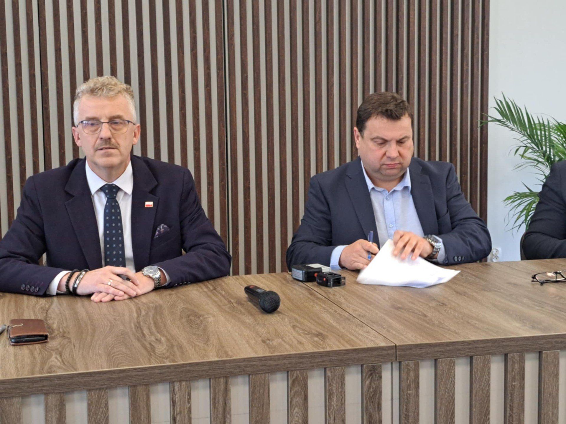 Podpisanie umowy na usunięcie toksycznych odpadów ze Stąporkowa