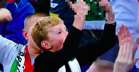 Młody kibic Legii "gwiazdą" internetu. Rodzice nie będą zadowoleni