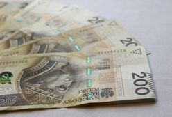 Policjanci wbiegli do banku. Para ze Śląska prawie straciła 74 tys. zł
