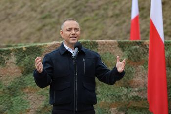 Nawrocki o dostępie do broni: Musimy podjąć publiczną dyskusję