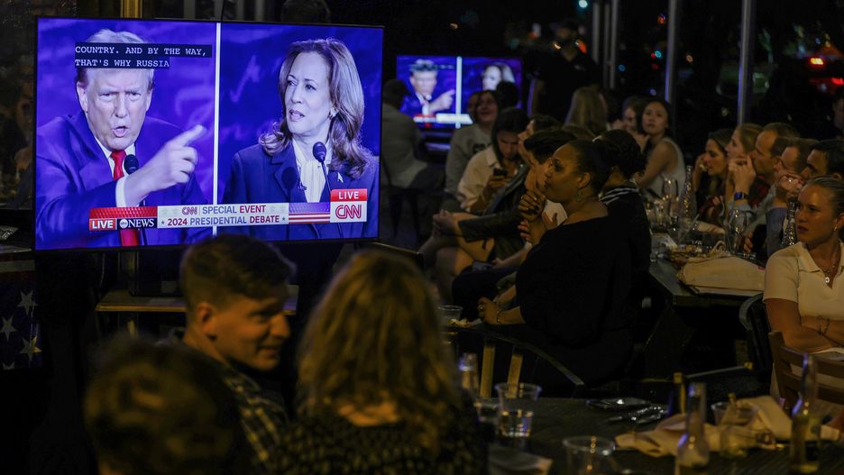 WASHINGTON, DC - SEPTEMBER 10: People watch the presidential debate during a debate watch party at Shaw’s Tavern on September 10, 2024 in Washington, DC. Democratic presidential nominee, U.S. Vice President Kamala Harris and Republican presidential nominee, former President Donald Trump face off in their first debate Tuesday evening at The National Constitution Center in Philadelphia, Pennsylvania. (Photo by Alex Wong/Getty Images)