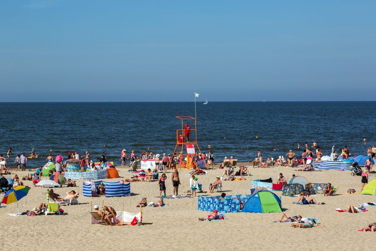 Ten trik z TikToka zdecydowanie ułatwi wielu osobom pobyt na plaży 