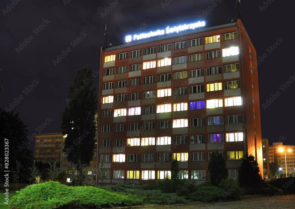 Politechnika Świętokrzyska podpisała umowę o współpracy z firmą geodezyjną Geoprzem. To praktyki i miejsca pracy dla studentów