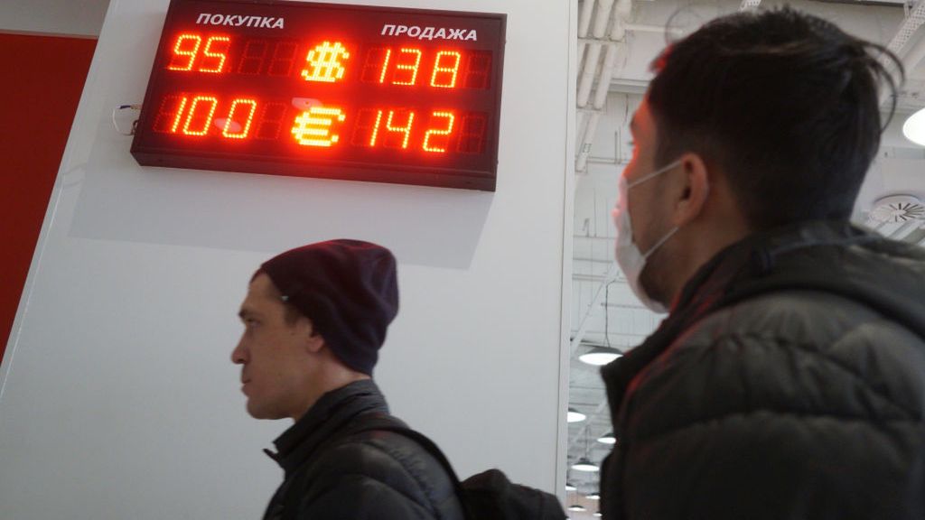 Kurs rubla jest najsłabszy od roku. Gorzej było w marcu 2022 r.