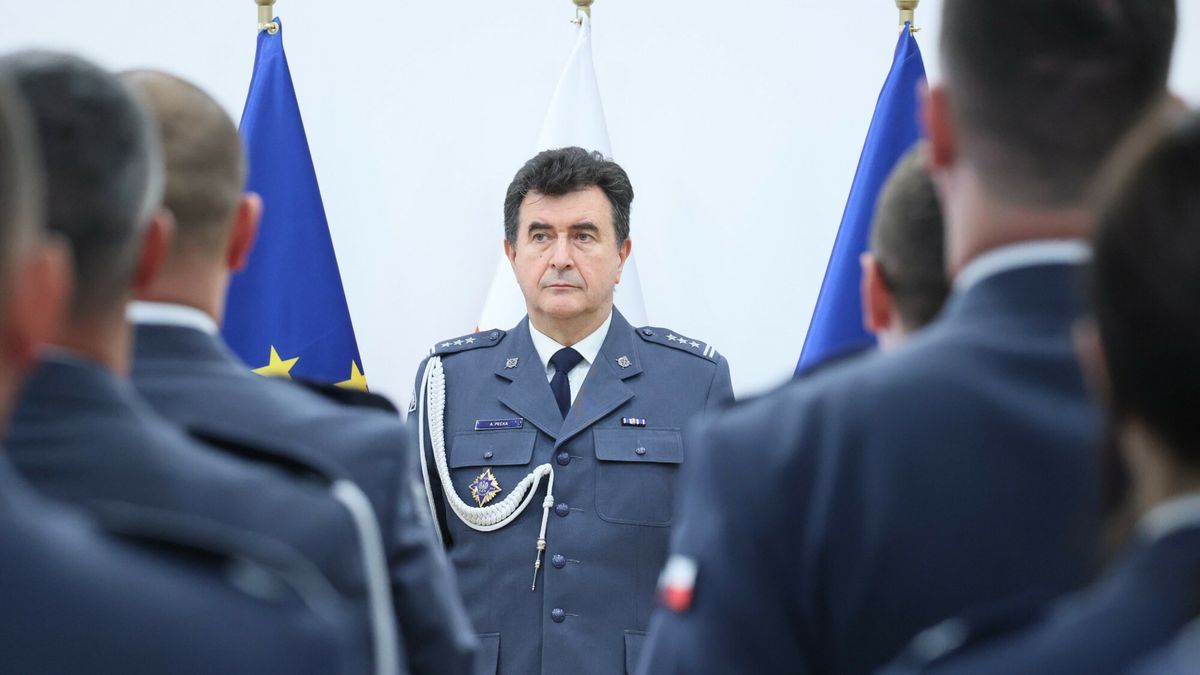 Płk Andrzej Pecka oddał się do dyspozycji premiera