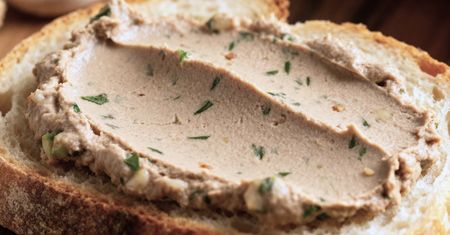 Weź płatki i zmiksuj je z kilkoma dodatkami. To smarowidło wygrywa ze zwykłym masłem