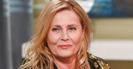 Pojawiła się na ściance. Grażyna Szapołowska w czerni od stóp do głów