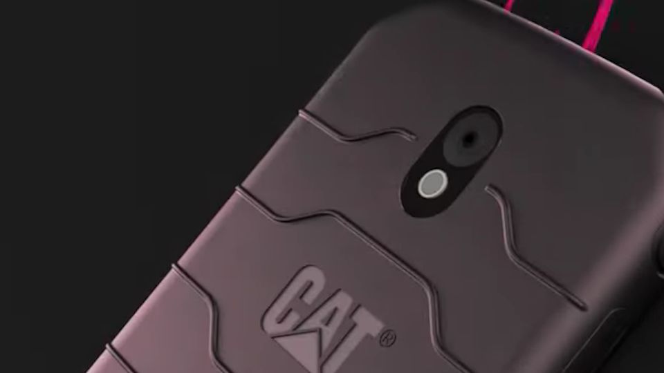 CAT S32 oficjalnie. Wzmocniony smartfon, który obsłużysz nawet w deszczu 1