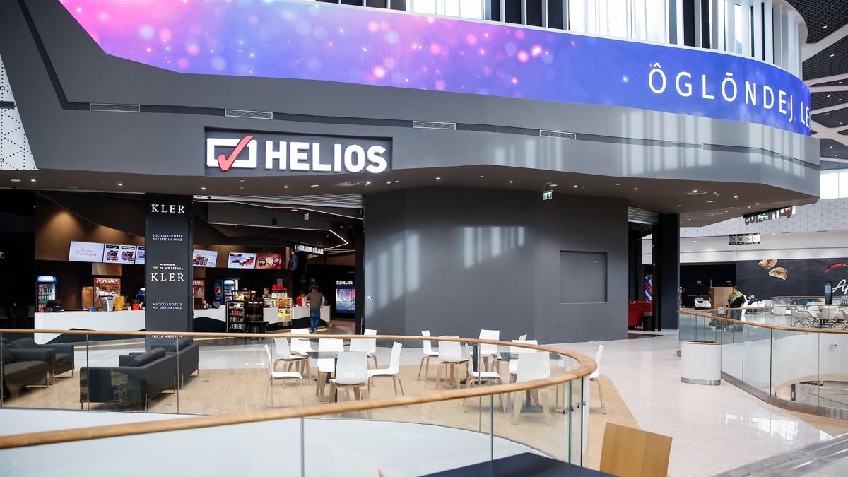 Kina Helios od kilku dni świecą pustkami.