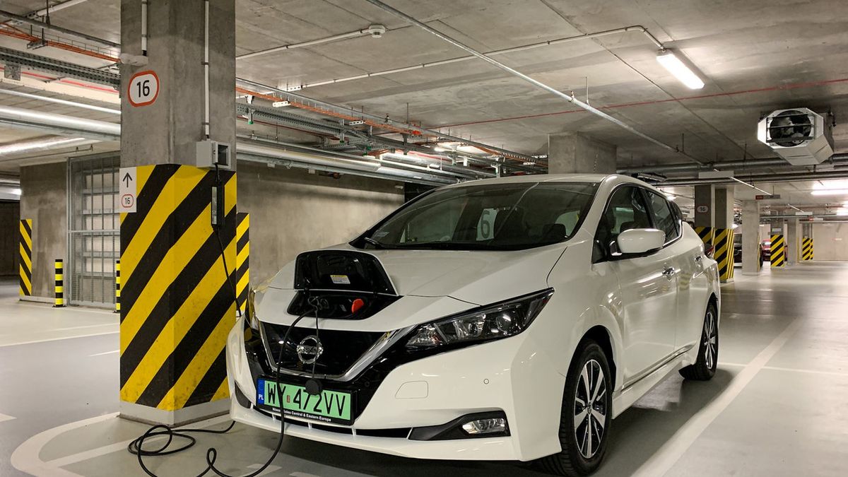 Ładowanie auta elektrycznego