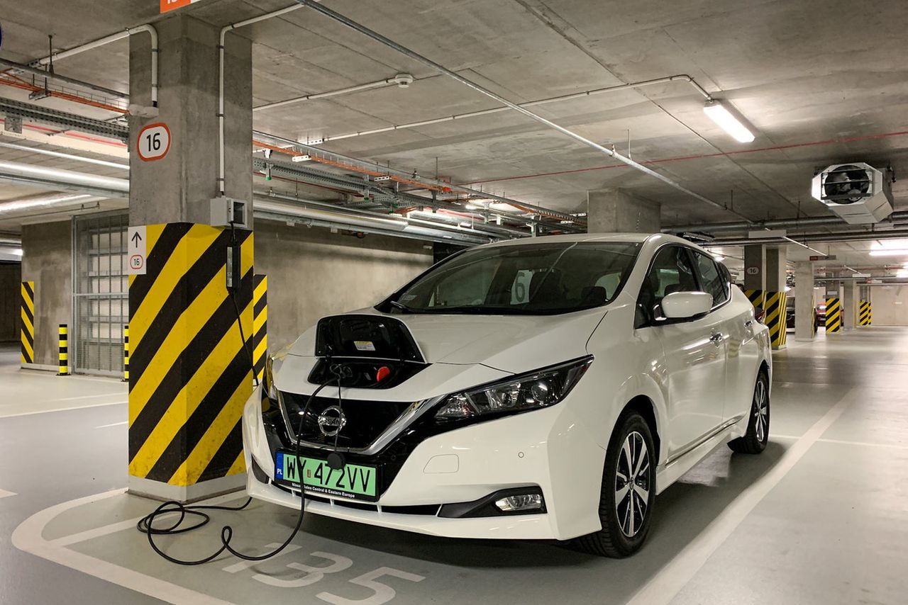 EU leaders push to delay combustion car ban amid industry crisis