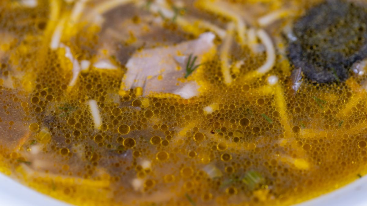 Do rosołu warto dorzucić porcję pieczarek