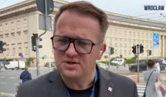 Reporter Republiki bez wstępu na sztaby kryzysowe. CMWP SDP krytykuje rząd