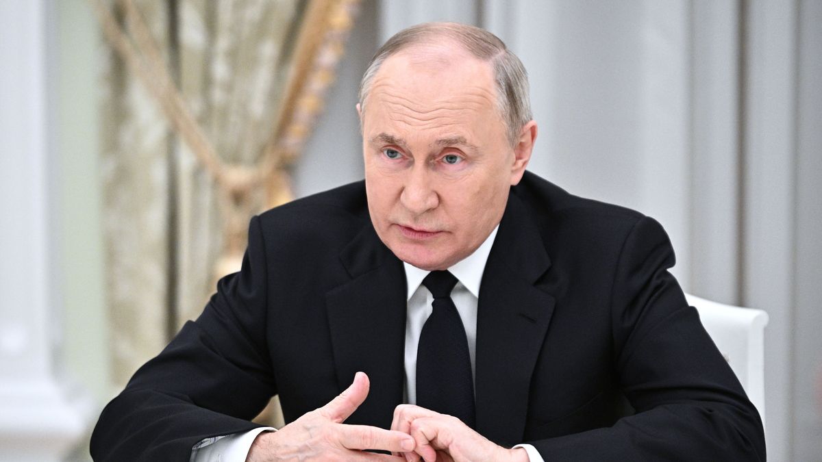 Russian President Vladimir Putin meets with leaders of parliamentary factions in Moscow, Russia, late 19 March 2024 (issued 20 March 2024). EPA/SERGEY BOBYLEV/SPUTNIK/KREMLIN POOL MANDATORY CREDIT Dostawca: PAP/EPA.