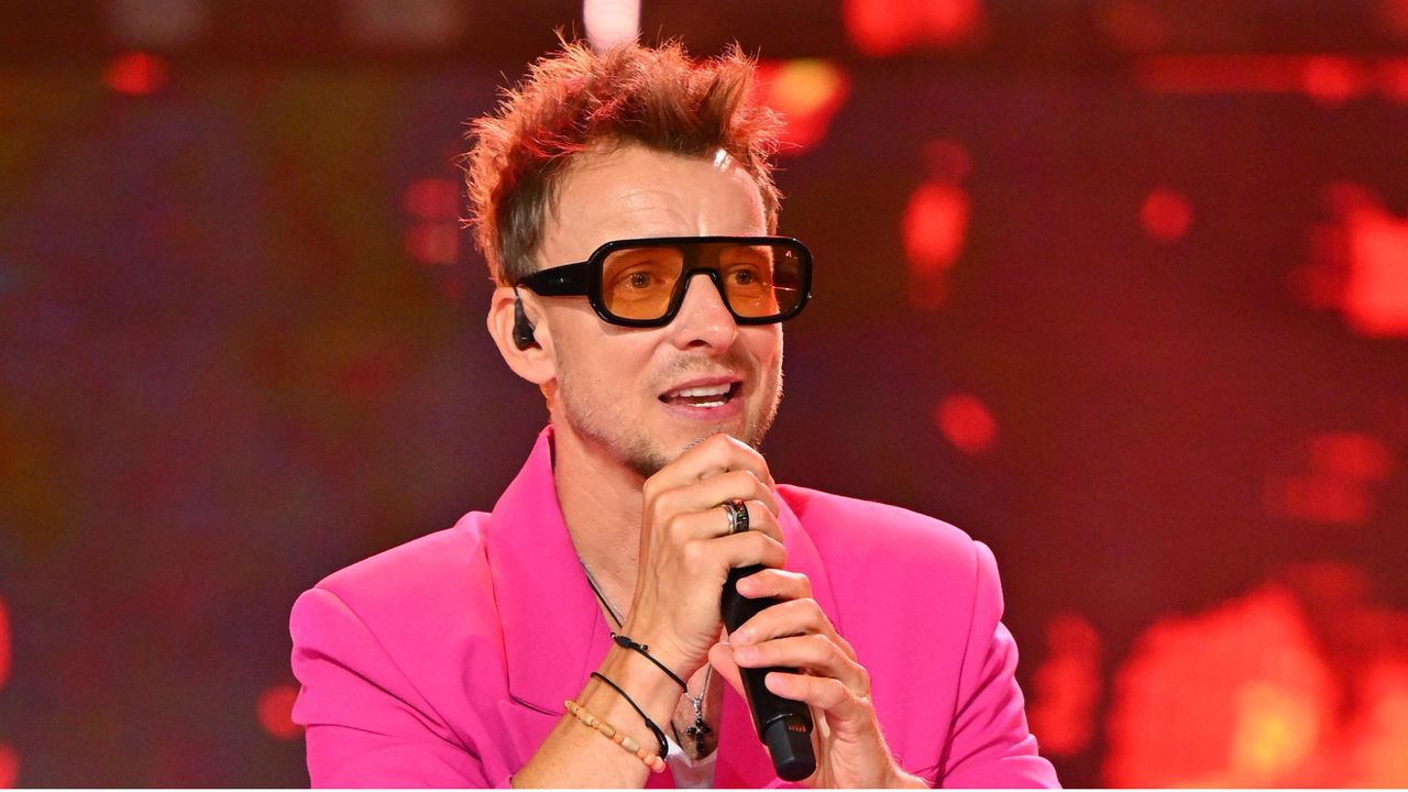 Piotr Kupicha w neonowym wdzianku na Festiwalu w Sopocie 2025. Wspomniał o z "pomarańczami w pustej szklance"