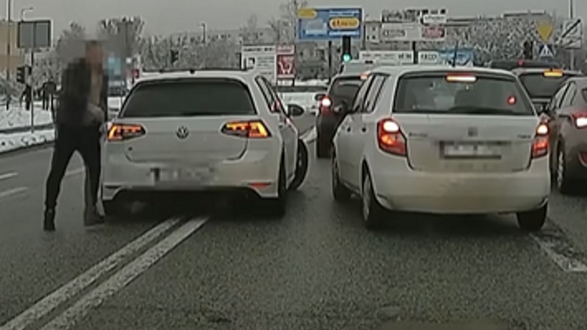 Kierowca wyszedł na ulicę