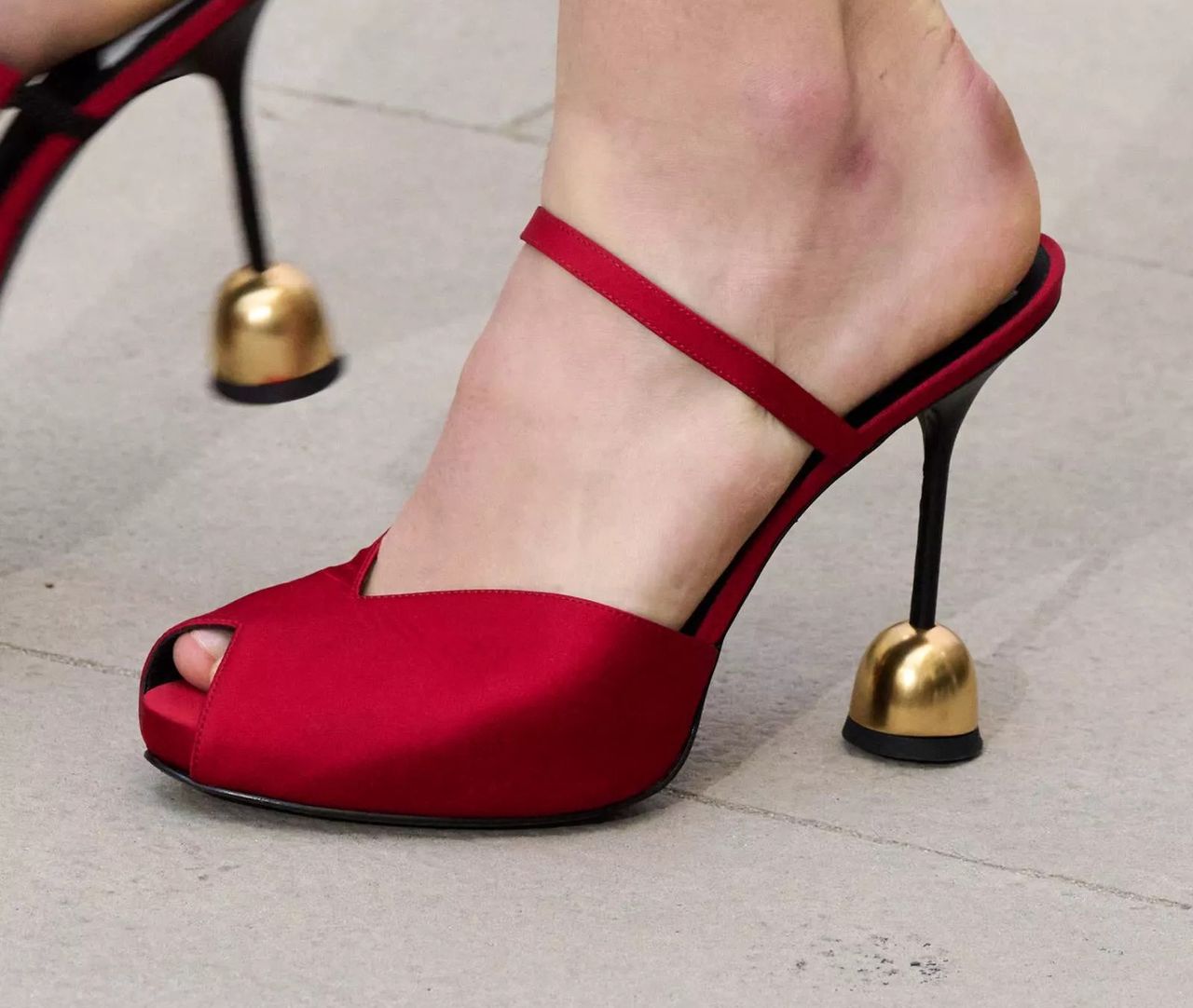 Vanda Novak dla AZ Factory: chodzące dzieło sztuki na Paris Fashion Week