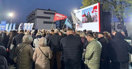 Co z debatą TVP, TVN24 i Polsatu? Opóźnienie w Końskich