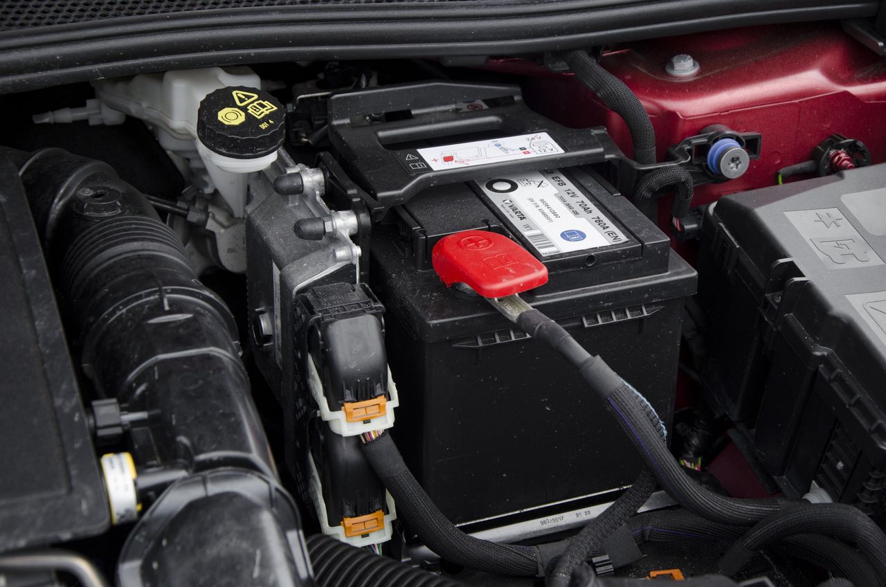 How summer heat silently drains your car’s 12-volt battery