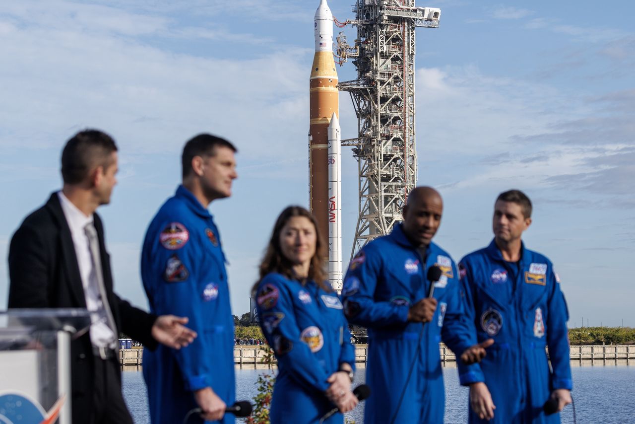 NASA gotowa na misję księżycową Artemis II. Rakieta stanęła już na wyrzutni