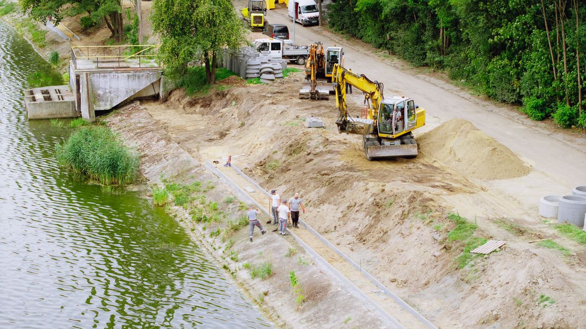Prace na Bulwarach Wiślanych w Płocku 