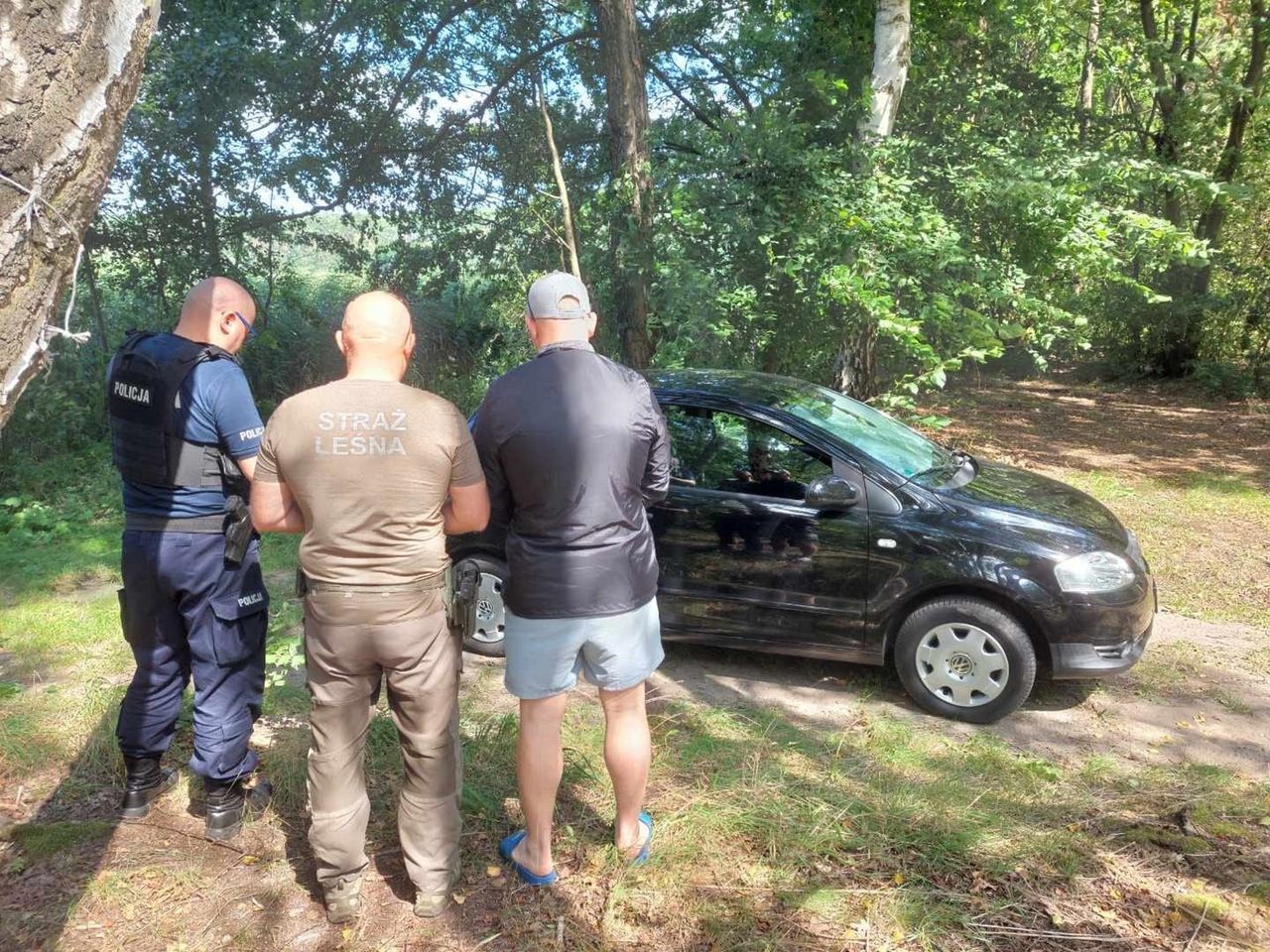Akcja straży leśnej i policji. Kontrole w lasach i nad jeziorem