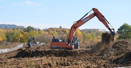 Drzewa wycięte, ziemia wyrównana. Na Górkach Czechowskich ruszyły przygotowania do budowy bloków | ZDJĘCIA
