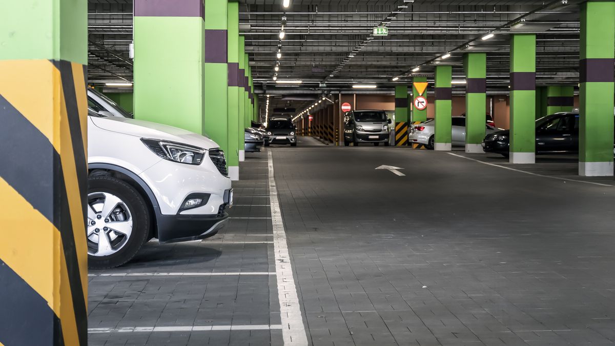 Kobieta zaparkowała auto na innym parkingu i o tym zapomniała (zdj. ilustracyjne)