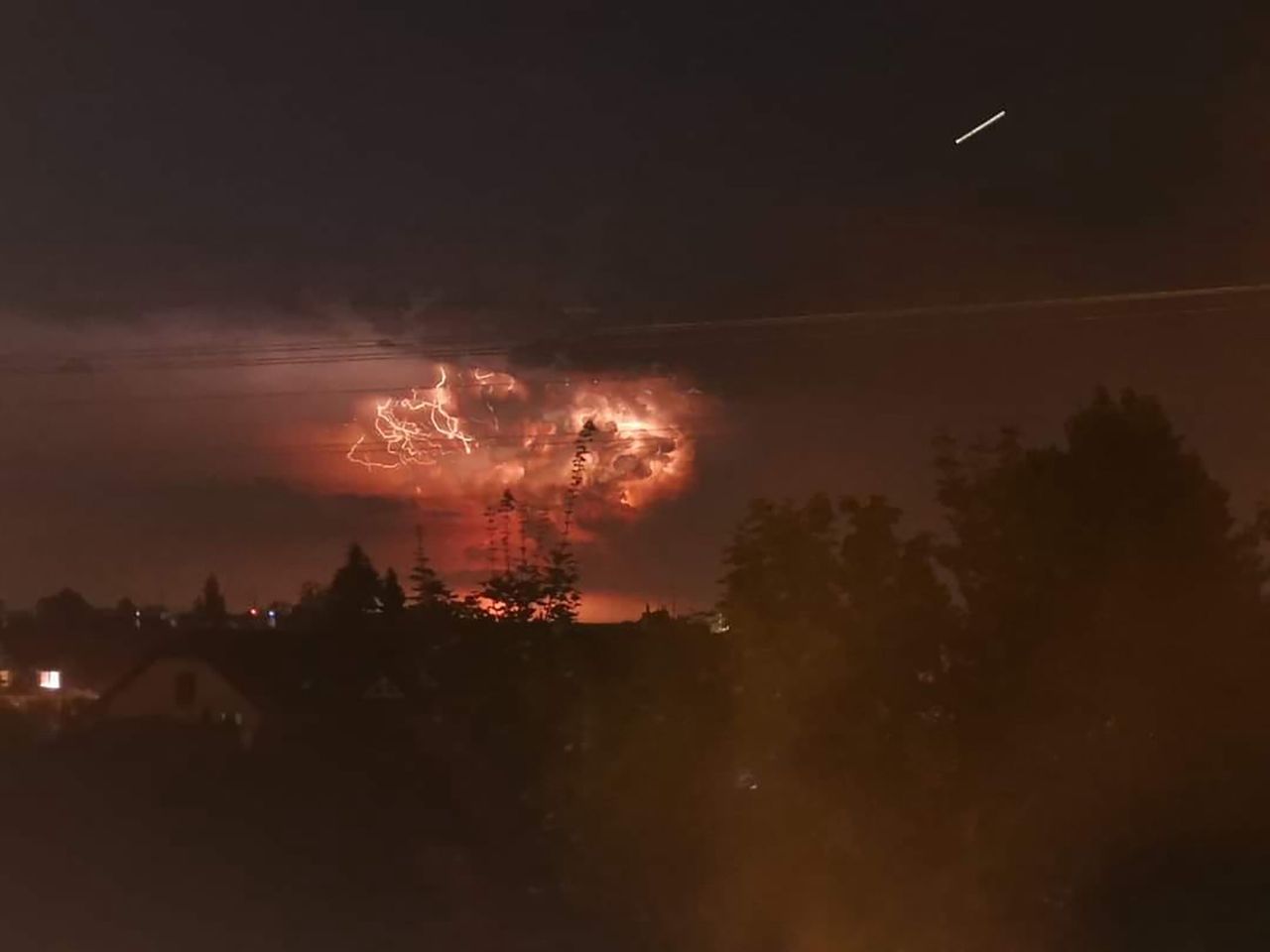 Niesamowite burze dalej nad Polską i sąsiadami. Zdjęcia jeżą włos na karku