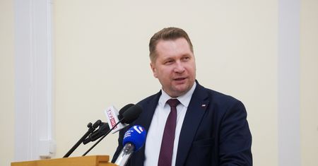 Miliony na willę. Czarnek się tłumaczy