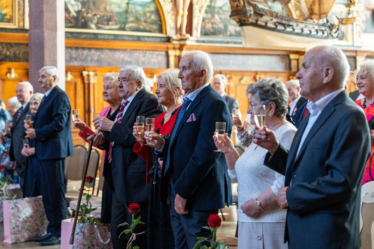 Gdańsk: 35 par świętowało jubileusze małżeńskie w Dworze Artusa