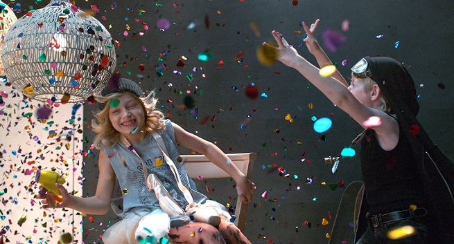 Każdemu wszystko wolno w reklamach mebli Vox (wideo)