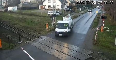 Kierowca uszkodził opuszczoną rogatkę w Gostyninie