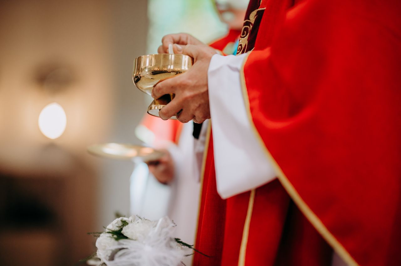 Poślubiła byłego księdza. "Straciłam prawie wszystkich przyjaciół"