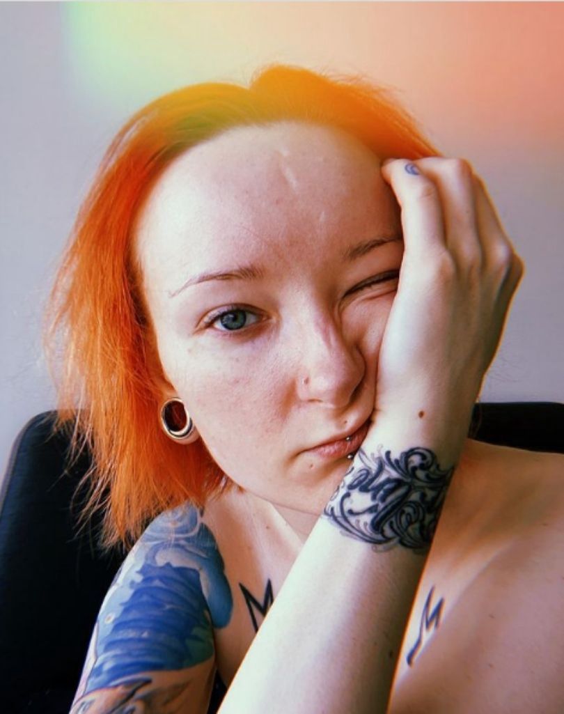 Red Lipstick Monster otwiera się na temat mięśniaka macicy