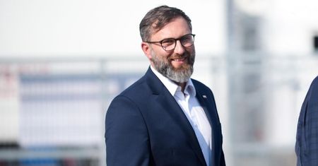 Gdzie są Kuczmierowski i Szopa? Ekspert: mogli mieć "budżet ucieczkowy"