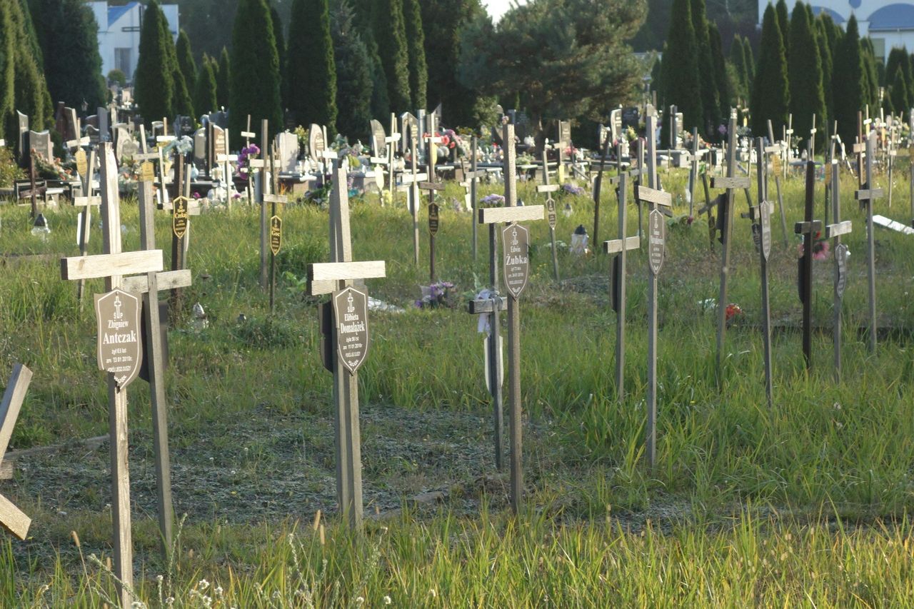 Gadka Stara: Nie pochowała ich rodzina, nie wiadomo jak się nazywają