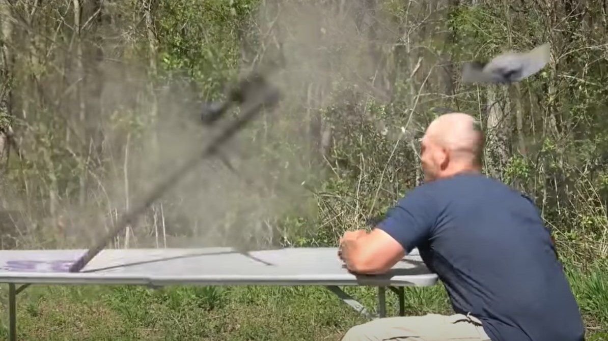 YouTuber ledwo przeżył eksplozję karabinu