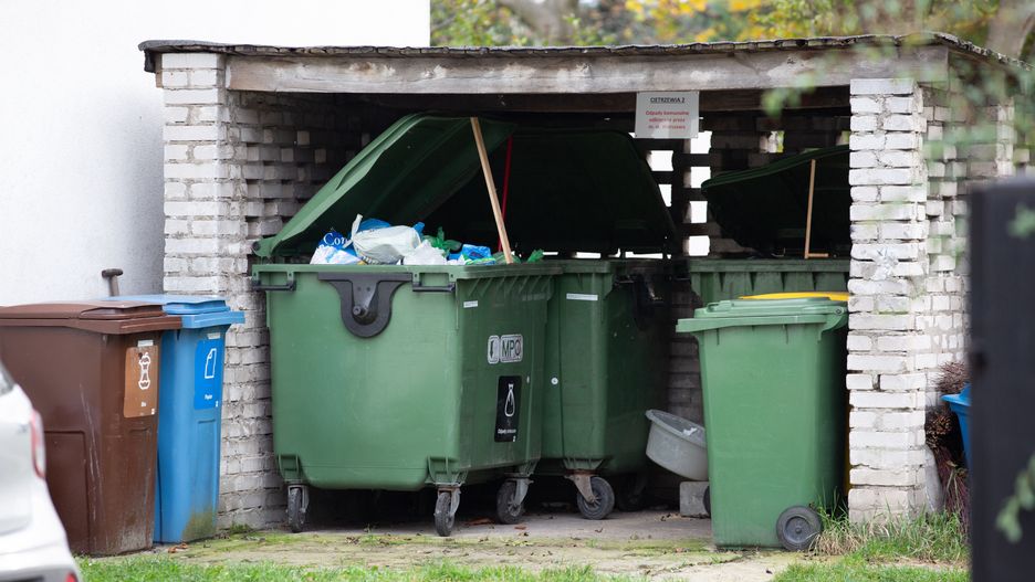 śmieci śmieciarka wywóz odpadów opłaty kontener śmietnik segregacja recykling