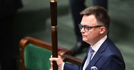 Hołownia drwi z Kierwińskiego. "Nie kuście i nie szydźcie"