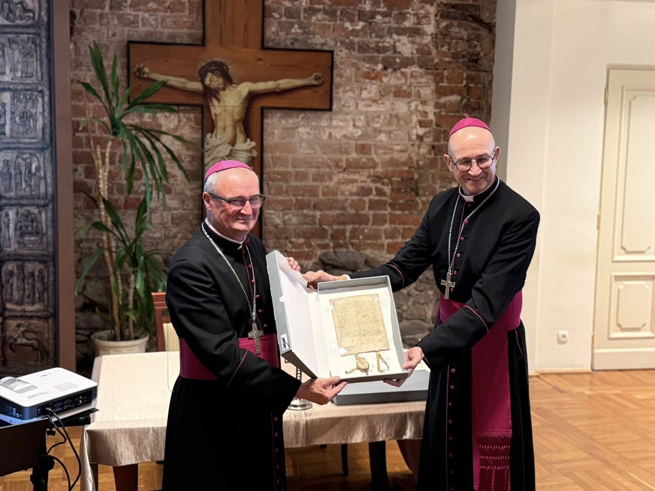 Bezcenne dokumenty z XIII i XIV wieku ponownie w Archiwum Diecezjalnym