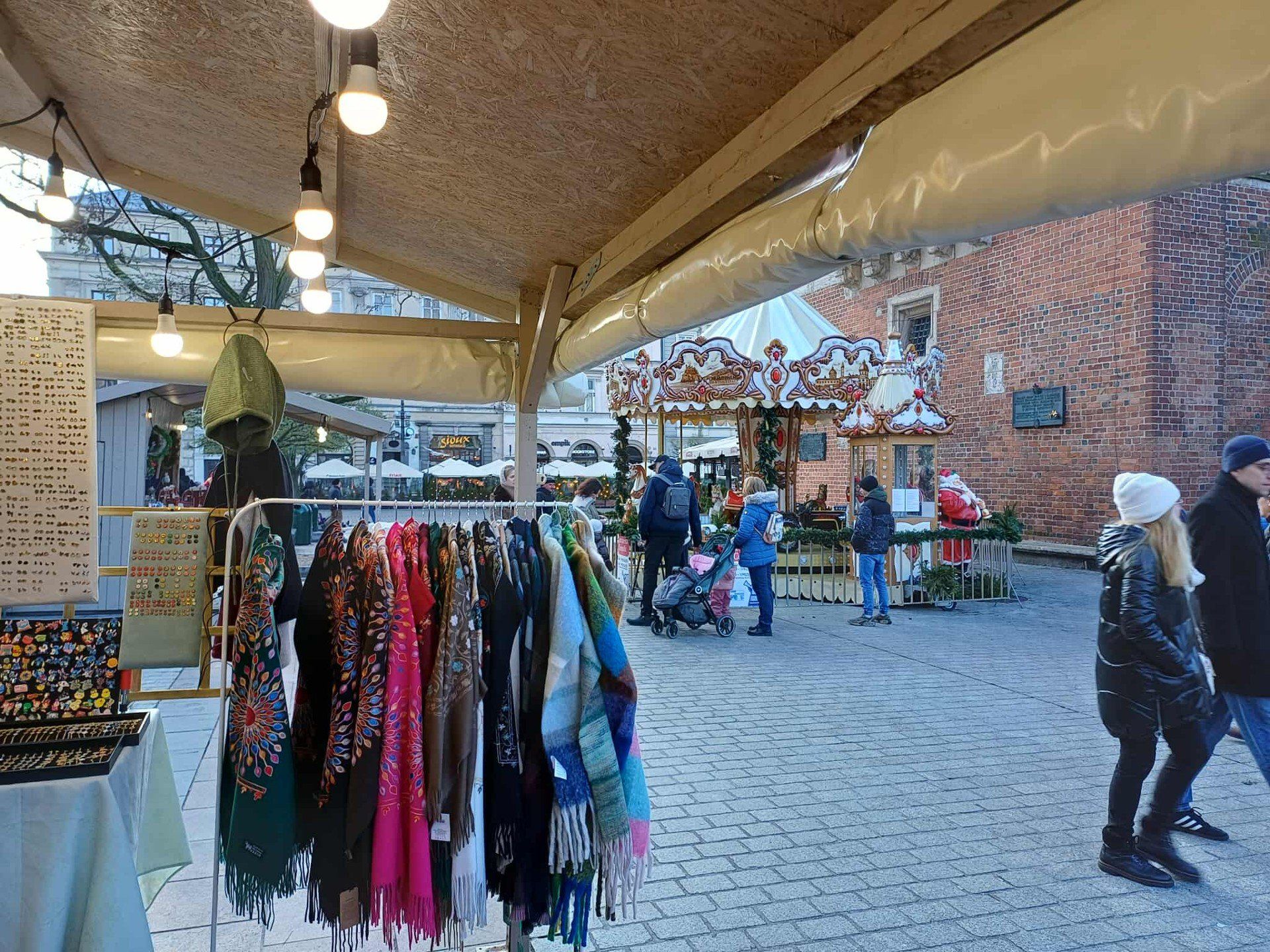 Na Rynku Głównym w Krakowie rozpoczął się Jarmark Bożonarodzeniowy