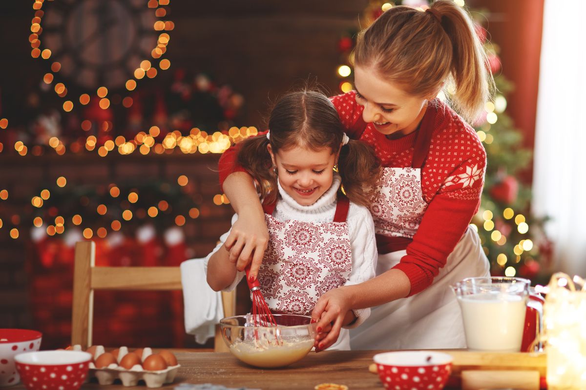 Warto przygotować ciastka świąteczne wspólnie z dziećmi