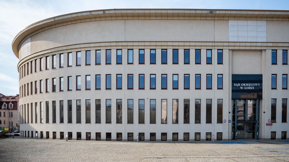 Atak na Sąd Okręgowy. Został pokryty farbą i wulgarnymi napisami
