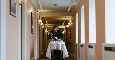Jak powinna wyglądać obsługa hotelowa?
